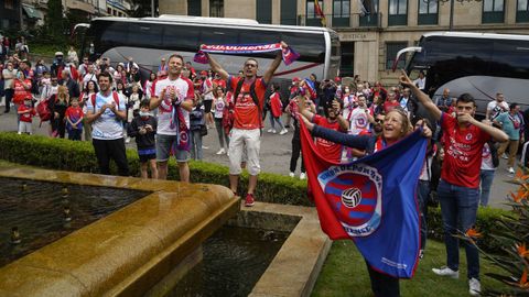 �Celebraste el ascenso de la UD Ourense?.La fiesta comenz� en Meis y se traslad� a la fuente de Concepci�n Arenal