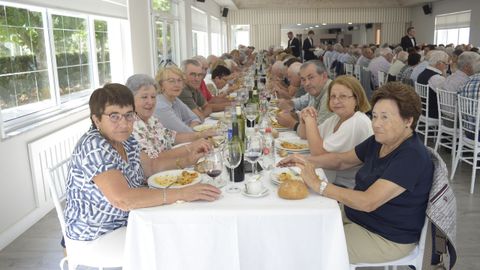 Mis de 170 persoas xuntronse na comida mensual daAsociacin Local de Pensionistas e Xubilados de Guitiriz