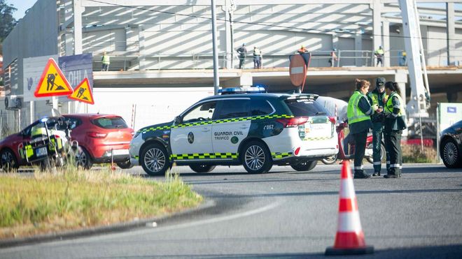 Un trabajador muere atropellado en la rotonda de Bricoking en Pontevedra