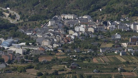Una vista de la capital municipal de Quiroga, que ha estado sin conexión desde el domingo por la tarde hasta después del mediodía del lunes