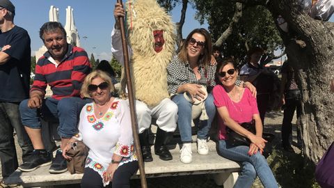 Los sidros posaron con el p�blico durante el desfile de Bel�m