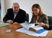 El alcalde y la conselleira de Ordenaci�n do Territorio, ayer.