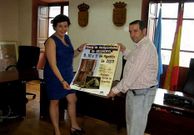 La alcaldesa Bego�a Calleja con Manuel Pi�eiro, organizador.