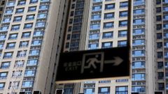 Cartel de �salida de emergencia� en un edificio residencial de Evergrande