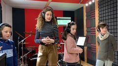 Los alumnos de canto de A Casa do Rock Diego, Marta, Patri y David (de izquierda a derecha) participaron en las grabaciones para los cuadernos de Santillana y sus sesiones incluyeron tambi�n palmas, saltos y otros recursos sonoros incluidos en los audiolibros.
