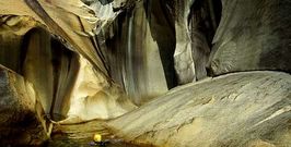 A auga do r�o Xallas cae con forza sobre as rochas gran�ticas do macizo do Pindo, unha estampa que atrae a miles de turistas.