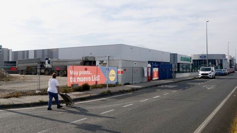 Carretera de Cedeira con Mercadona y el futuro Lidl, cerca también se instalará Eroski.