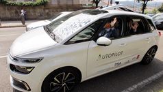 El coche aut�nomo de PSA ya rueda por el centro de Vigo