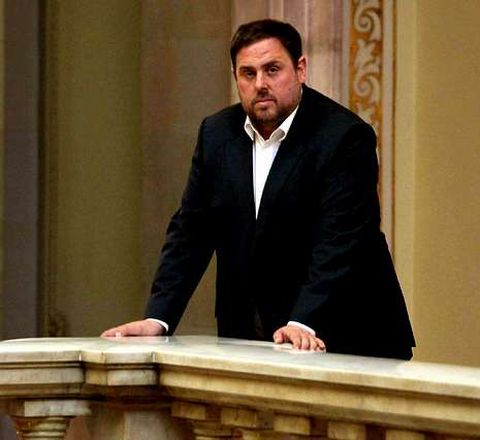<span lang= es-es >ERC critica las privatizaciones</span>. Oriol Junqueras (ERC) lament� que el Ejecutivo de Mas culminase en los �ltimos d�as la privatizaci�n de empresas p�blicas �de forma unilateral y sin consultar, cuando se est� en pleno proceso de negociaci�n de gobernabilidad�.