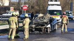 El coche qued� calcinado tras apenas unos minutos.