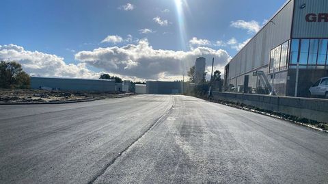 Nueva calle abierta en el polgono industrial de Os Acivros