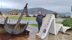 Hugo �scar Mart�nez durante su estancia en Muros, en el paseo mar�timo de la localidad