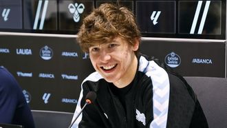 El jugador del Celta Fer L�pez, compareciendo en sala de prensa este martes.