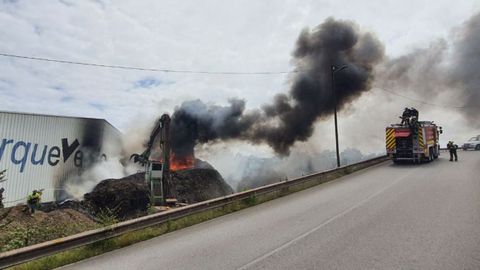 Controlado el incendio en una instalacin de reciclaje de residuos en Veria