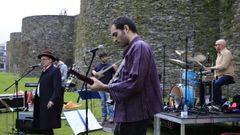 Lac�n con Grelos Band, que actuar� este viernes en el Muralleando