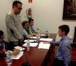 Pablo Carou (derecha) en el momento de jurar el cargo.
