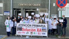 Protesta de la comisi�n de atenci�n primaria del �rea sanitaria de A Coru�a en el centro de salud de Laba�ou