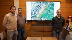 El alcalde de Siero, �ngel Garc�a, junto a Javier Rodr�guez, concejal de Ordenaci�n y Gesti�n Urban�stica, Vivienda y Empleo, y Juan Antonio Freije, t�cnico municipal.