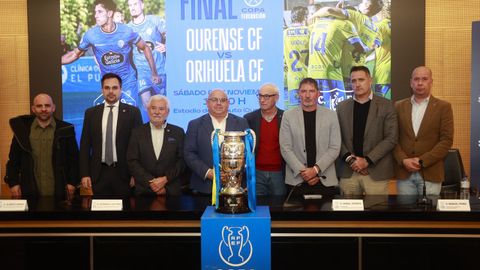 Presentación de la final de la Copa Federación entre el Ourense CF - Orihuela CF, en el centro cultural Marcos Valcárcel.
