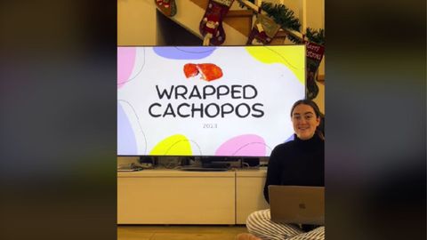 La usuaria de TikTok Raqueturi con su��Wrapped Cachopos 2023 �