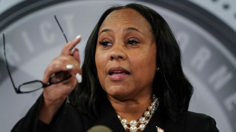 Donald Trump se enfrenta a 41 cargos promovidos por la fiscal Fani Willis, del condado de Fulton.