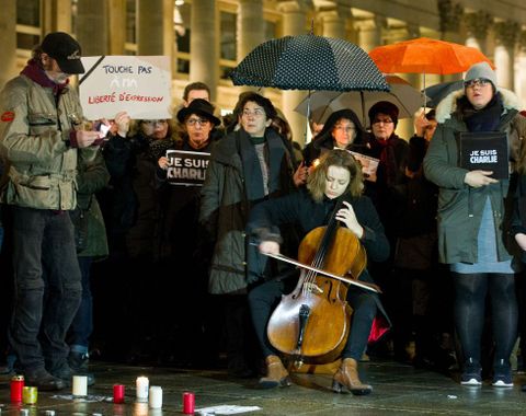 Concentración en la ciudad de Stuttgart para honrar a los asesinados en «Charlie Hebdo».