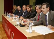Rebolleda, Cancela, L�pez, Manuel Rey (moderador), Sa�nz de Viteri y Tahoces, en el quinto Foro Voz. 