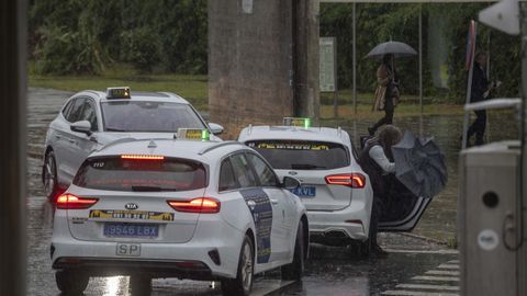 Cuando hay congresos, coger un taxi en Santiago es casi misin imposible.