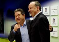 Lores y Louro, tras firmar el pacto de gobierno que les hace socios en el Ayuntamiento.