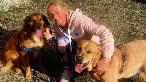 Canela y Brandy, con Yolanda. 