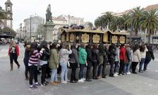 Desde hace semanas las cofrad�as ensayan los pasos en el entorno de la plaza de Amboage.