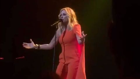 El himno de Espa�a con letra de Marta S�nchez