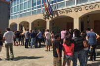 Trabajadores y vecinos de Arteixo se concentraron en el Concello 