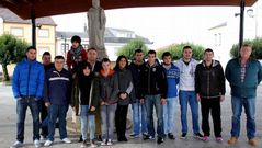 El alcalde de Palas de Rei, pablo Taboada, y la alcaldesa de Melide, �ngeles V�zquez con los participantes en el curso