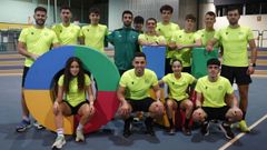 Miguel Gund�n, con algunos de los �rbitros que se entrenan con �l