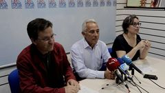 Barcia, en el centro, compareci� acompa�ado por Vence y Merces Tob�o