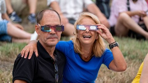 Eclipse total en Asturias desde el Parque de los Pericones, en Gij�n