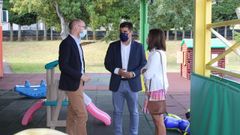 Visita del director xeral de Familia, Jacobo Rey a la escuela infantil de A Farixa
