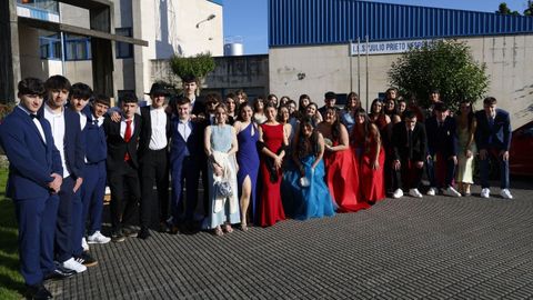 Una tarde de graduci�n en Salesianos y el IES Julio Prieto Nespereira.Los alumnos de segundo de bachillerato se graduaron en el Prieto Nespereira