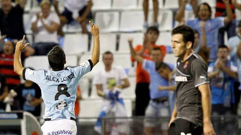 �lex L�pez celebra su gol al Espanyol