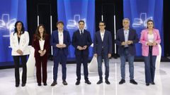 De izquierda a derecha, los candidatos a lendakari presentes en el debate electoral organizado por la televisin vasca: Amaia Martnez (Vox), Miren Gorrotxategi (Elkarrekin Podemos), Eneko Andueza (PSE-EE), Imanol Pradales (PNV), Pello Otxandiano (EH Bildu), Javier de Andrs (PP) y Alba Garca (Sumar).