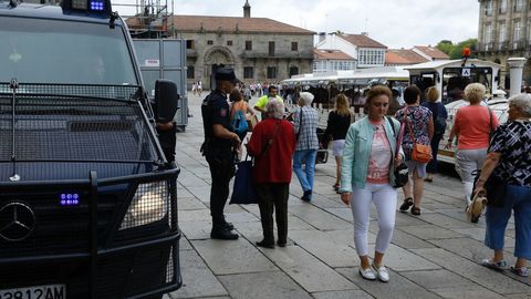 Fuerzas de seguridad vigilan la Plaza del Obradoiro