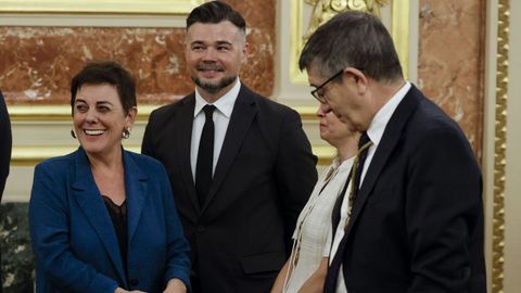 Los portavoces parlamentarios de EH Bildu, Mertxe Aizpurua; ERC, Gabriel Rufi�n y PSOE, Patxi L�pez a su llegada al Congreso de los diputados.