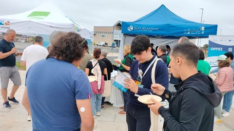 Foto dunha degustaci�n do Lirio de Ribeira realizada en Agui�o