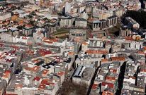 Una imagen a�rea del Agra del Orz�n y, algo m�s al fondo, el Paseo de los Puentes.