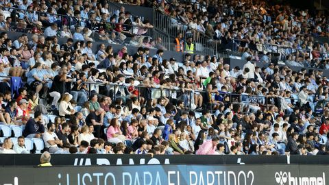 Las gradas de Bala�dos presentaron un buen aspecto en el Celta Fortuna-Sabadell.