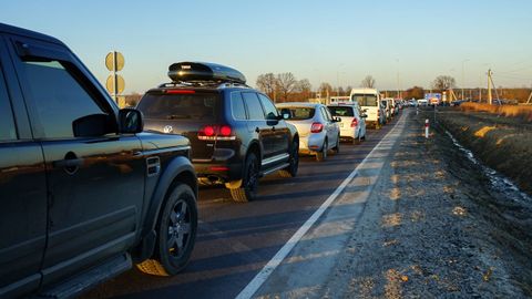 Vehculos en la frontera entre Polonia y Alemania