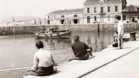 XUNU. Pescando a ca�a na d�rsena del puertu, 1963