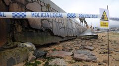 El paseo de Os Areos, acordonado por falta de estabilidad