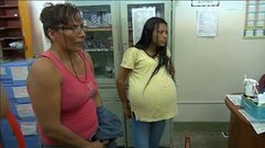 Extirpan a una joven un tumor de 16 kilos en Per�